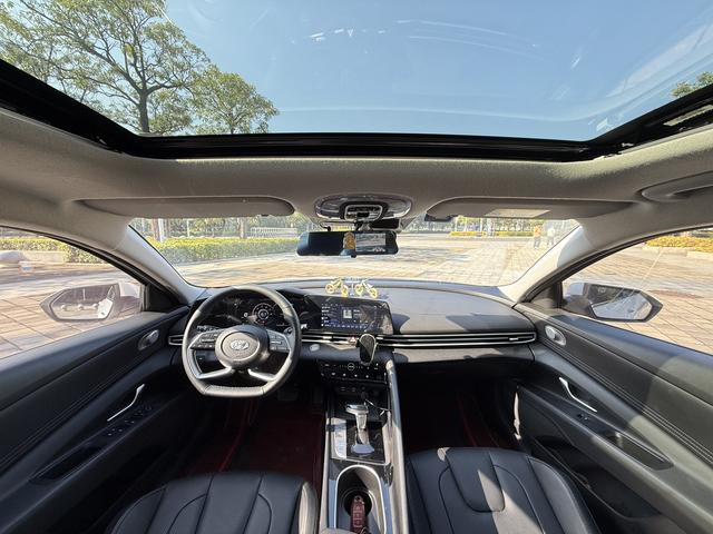 Hyundai Elantra - фото 4