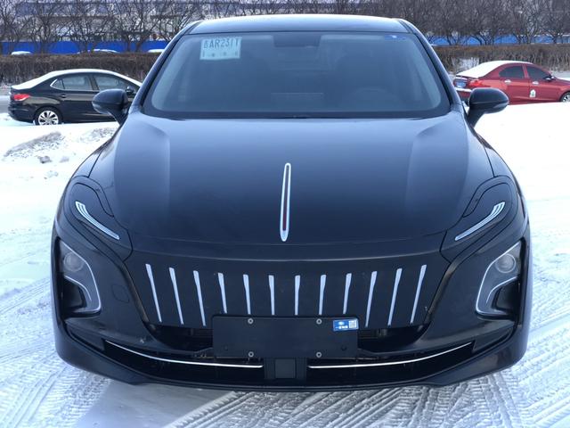 Hongqi E-QM5 - фото 1