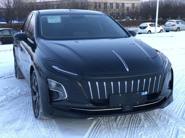 Hongqi E-QM5 - фото 2