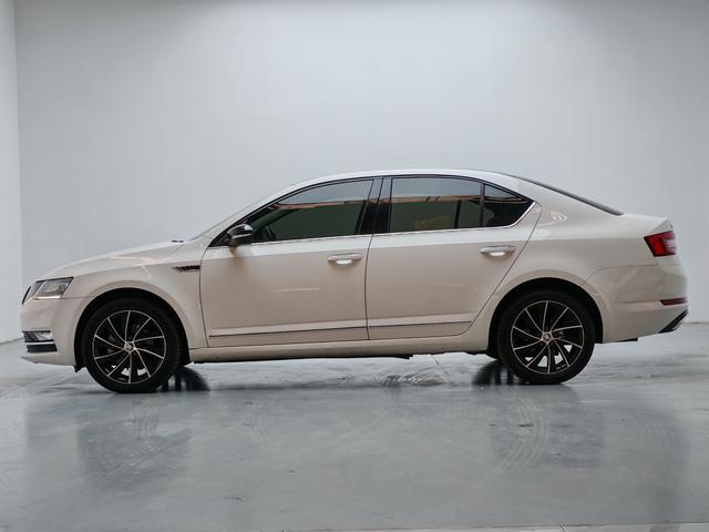 Skoda Octavia - фото 3