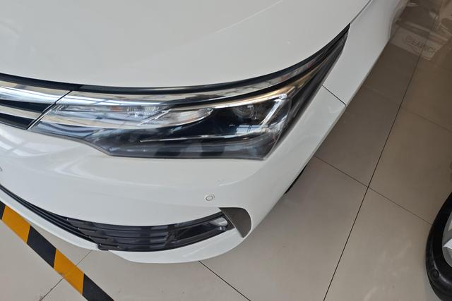 Toyota Corolla - фото 1