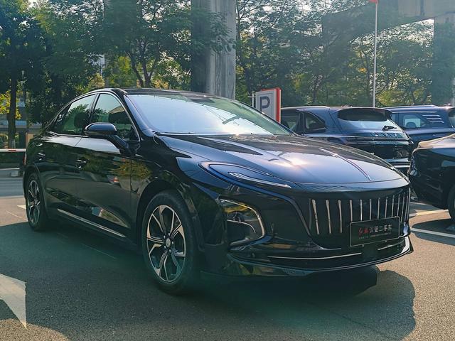 Hongqi E-QM5 - фото 2