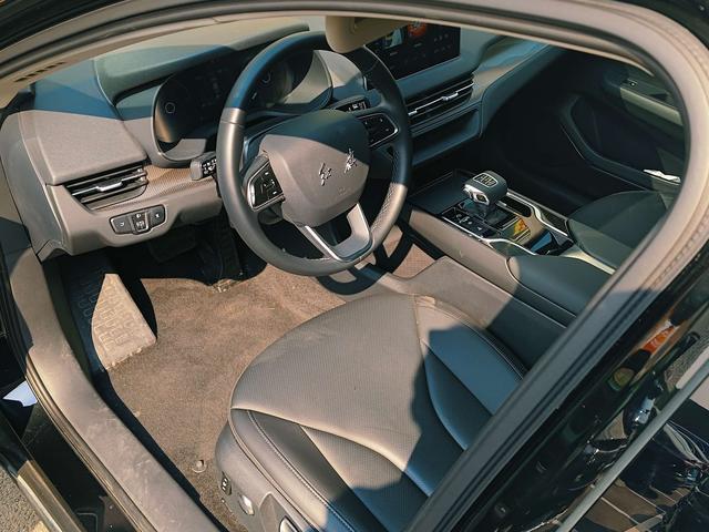 Hongqi E-QM5 - фото 4