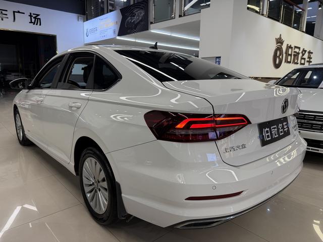 Volkswagen Lavida - фото 4