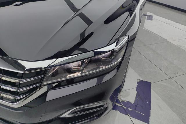 Volkswagen Passat - фото 1