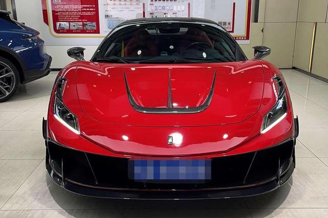 Ferrari F8 - фото 1