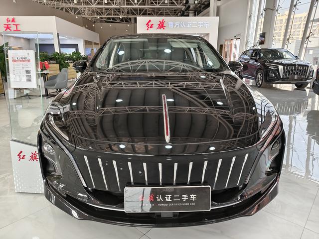 Hongqi E-QM5 - фото 1