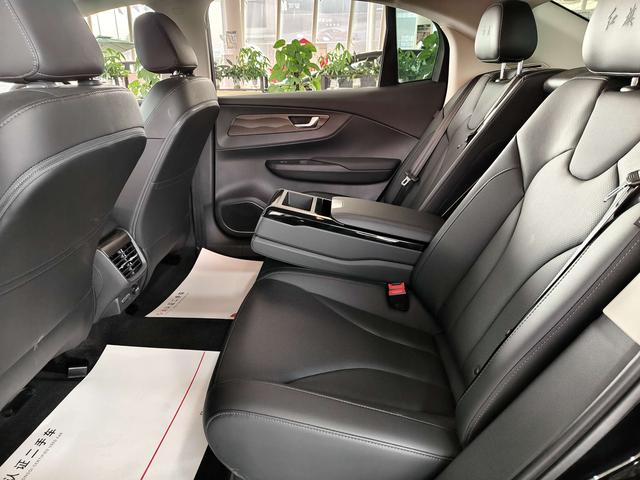 Hongqi E-QM5 - фото 4