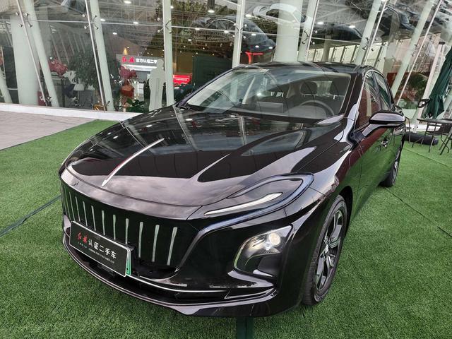 Hongqi E-QM5 - фото 0