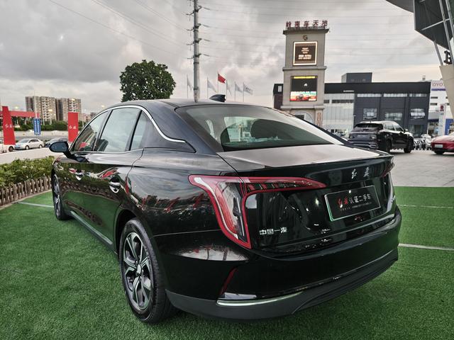 Hongqi E-QM5 - фото 3