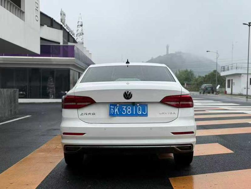Volkswagen Lavida - фото 4