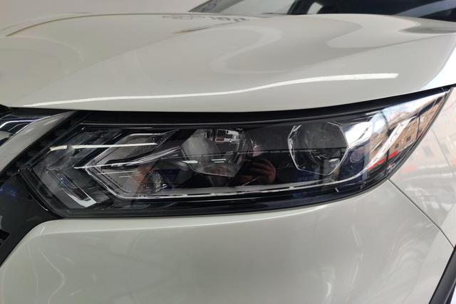 Nissan Qashqai - фото 1