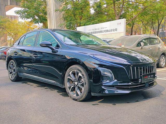 Hongqi E-QM5 - фото 2
