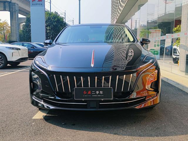 Hongqi E-QM5 - фото 1