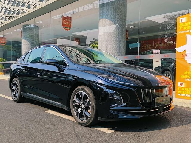 Hongqi E-QM5 - фото 2