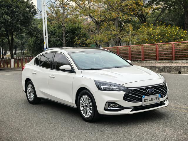 Ford Focus - фото 2