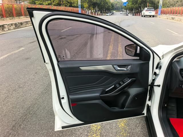 Ford Focus - фото 3