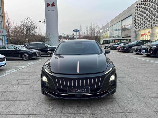 Hongqi E-QM5 - фото 1