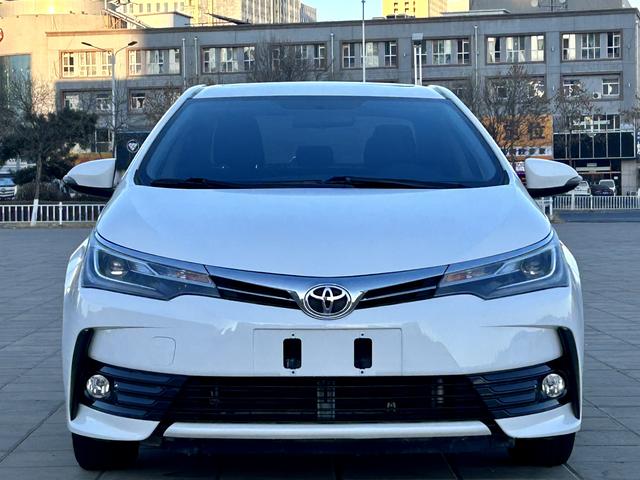 Toyota Corolla - фото 1