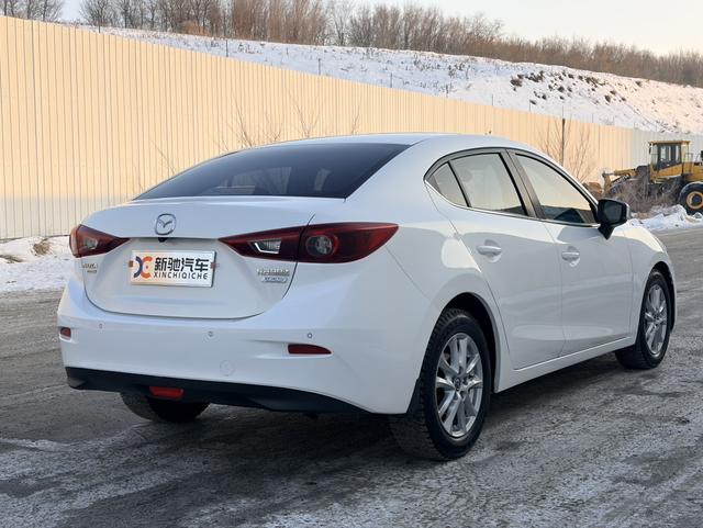Mazda 3 Axela - фото 3