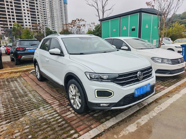 Volkswagen T-Roc - фото 1