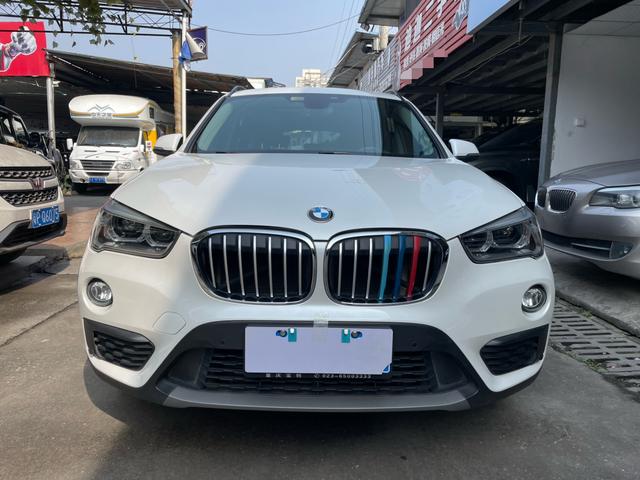 BMW X1 - фото 1
