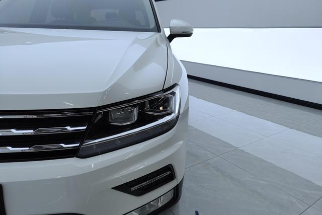 Volkswagen Tiguan L - фото 1