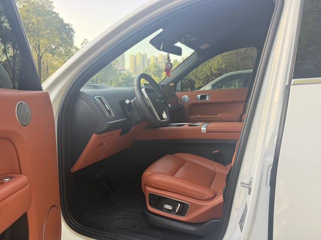 Li Auto L7 - фото 3