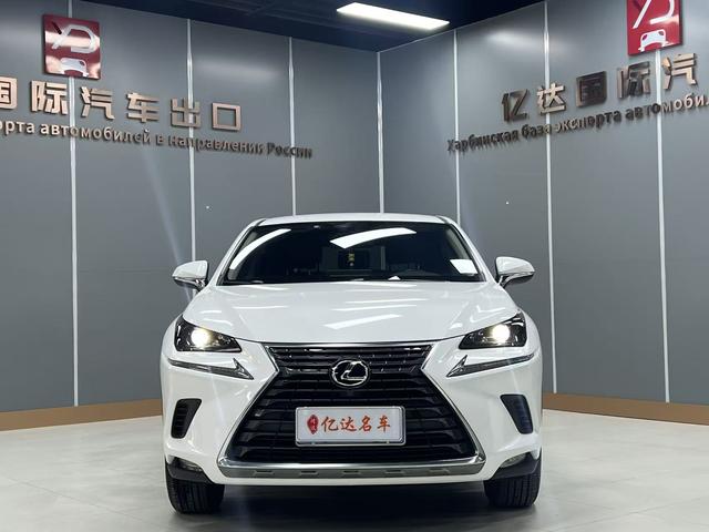 Lexus NX - фото 1