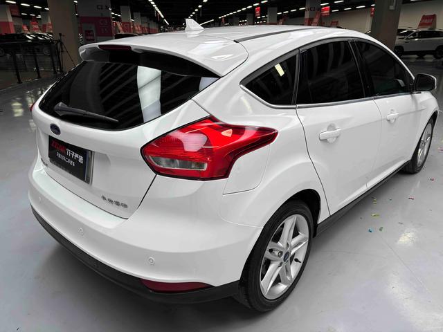 Ford Focus - фото 4