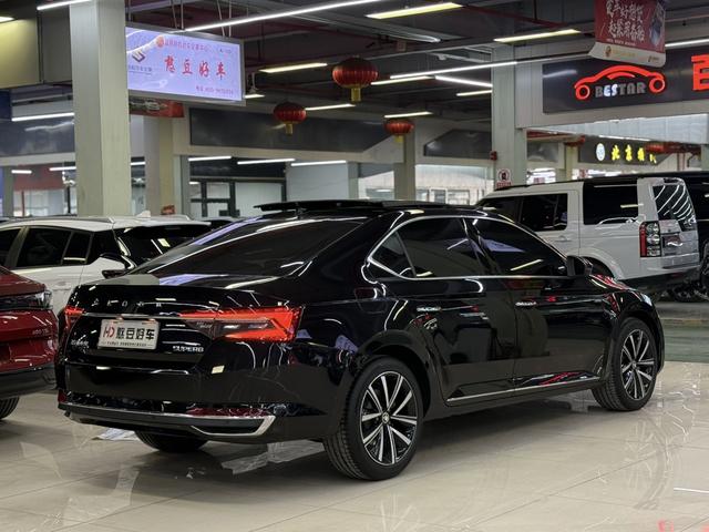 Skoda Superb - фото 1