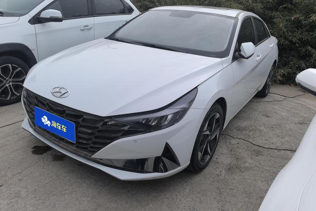 Hyundai Elantra - фото 0