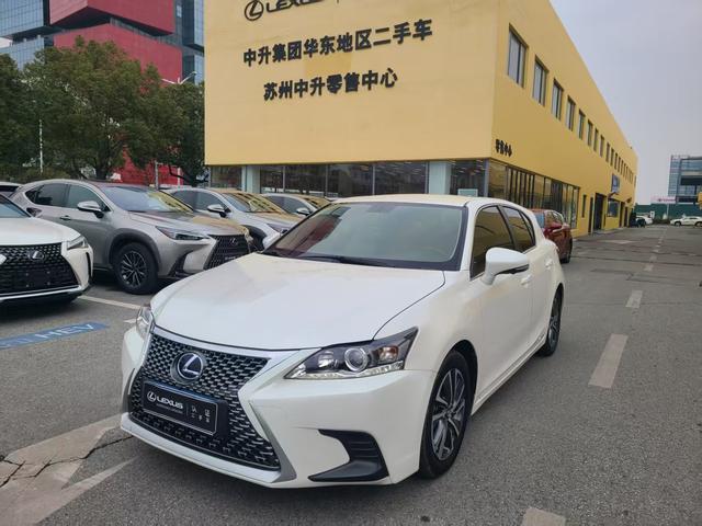 Lexus CT - фото 0
