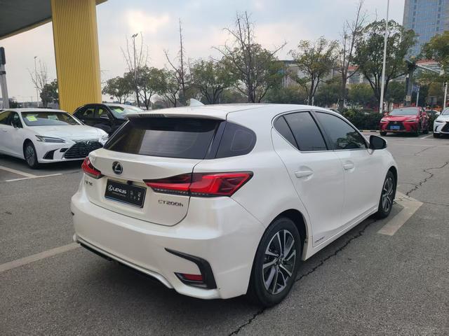 Lexus CT - фото 3