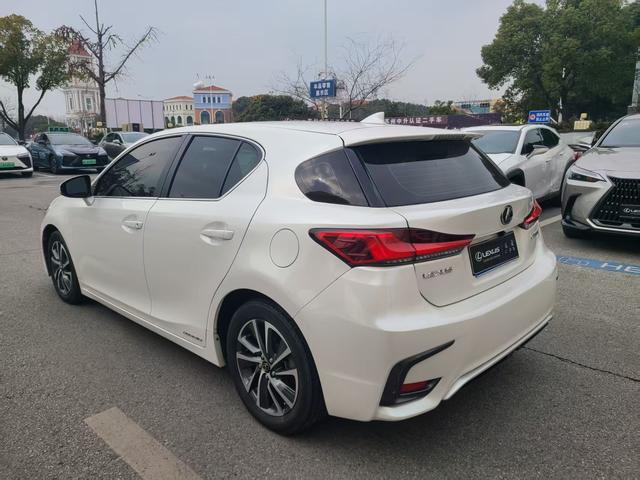 Lexus CT - фото 4