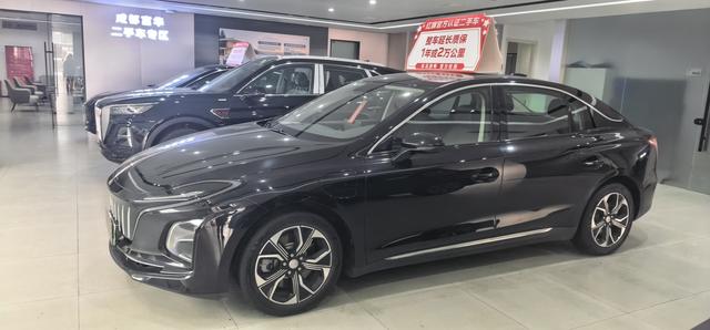Hongqi E-QM5 - фото 2