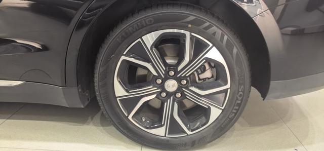 Hongqi E-QM5 - фото 4