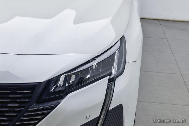 Peugeot 408 - фото 4