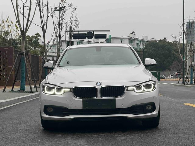 BMW 3-Series - фото 1