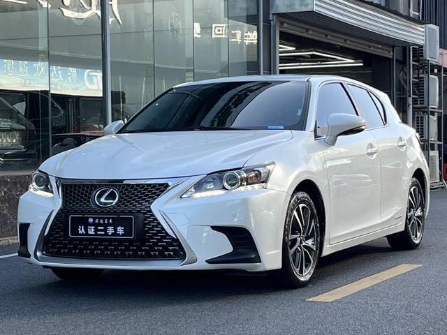 Lexus CT - фото 0