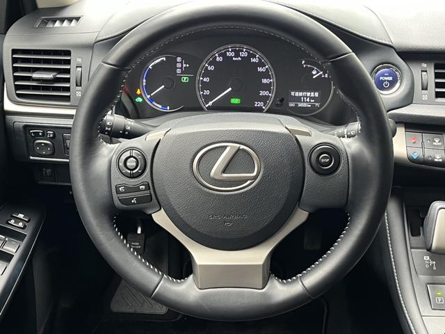 Lexus CT - фото 2