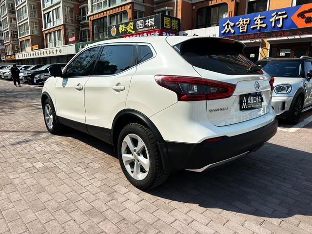 Nissan Qashqai - фото 2