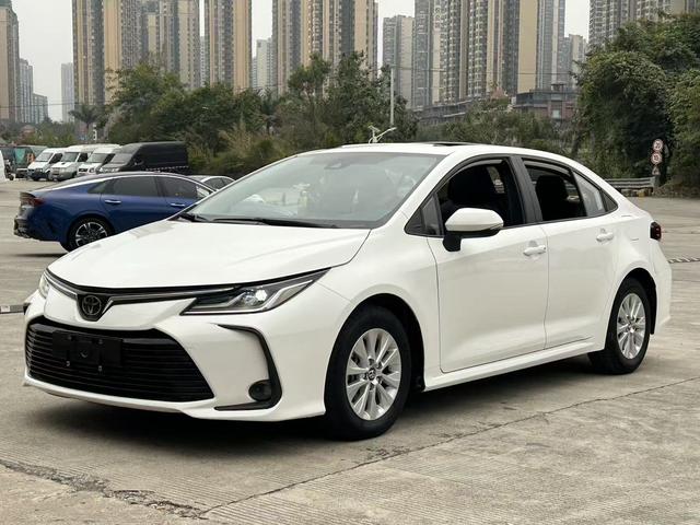 Toyota Corolla - фото 0