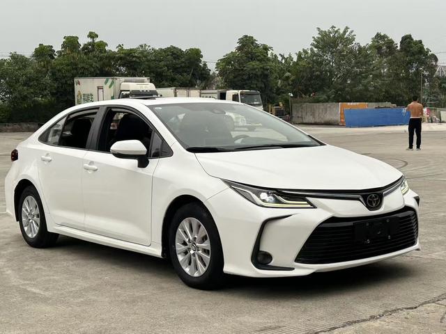 Toyota Corolla - фото 2