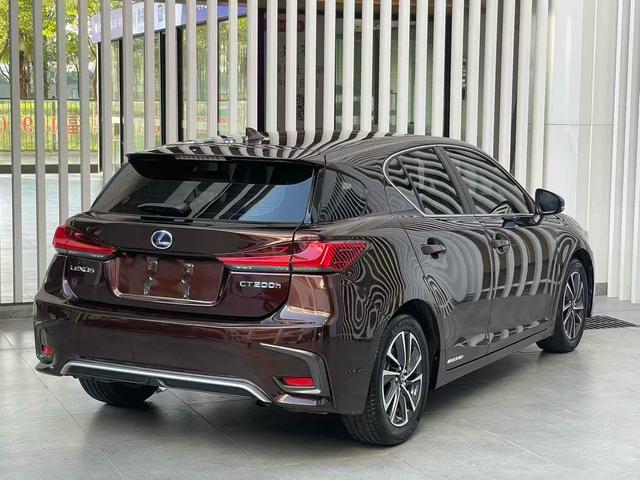Lexus CT - фото 2