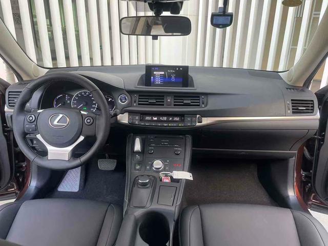 Lexus CT - фото 4