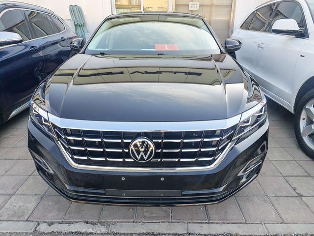 Volkswagen Passat - фото 1