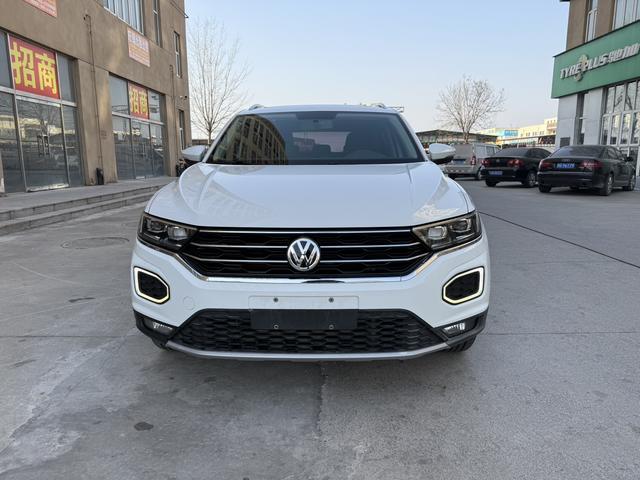 Volkswagen T-Roc - фото 1