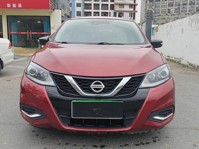 Nissan Tiida - фото 1