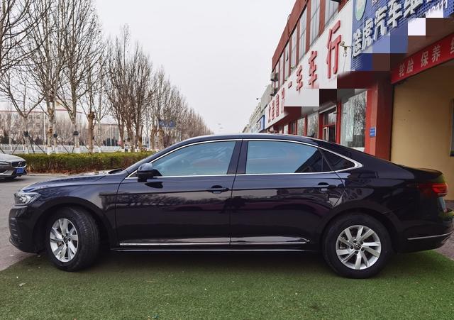 Volkswagen Passat - фото 1